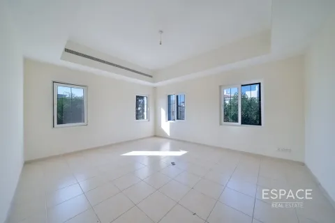 Купить виллу в Арабиан Ранчес, Дубай: 3 спальни, 350м², № 71121 - фото 11