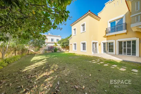 Купить виллу в Арабиан Ранчес, Дубай: 3 спальни, 350м², № 71121 - фото 20