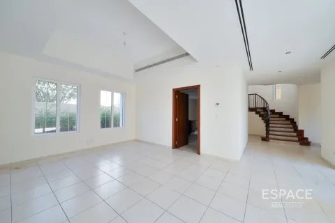 Купить виллу в Арабиан Ранчес, Дубай: 3 спальни, 350м², № 71121 - фото 4