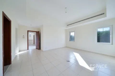 Купить виллу в Арабиан Ранчес, Дубай: 3 спальни, 350м², № 71121 - фото 13
