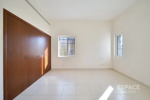 Купить виллу в Арабиан Ранчес, Дубай: 3 спальни, 350м², № 71121 - фото 16