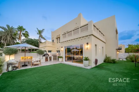 Villa in The Lakes, Dubai 4 bedrooms, 336 sq.m. № 71120 - photo 19