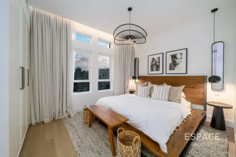 Villa in The Lakes, Dubai 4 bedrooms, 336 sq.m. № 71120 - photo 13