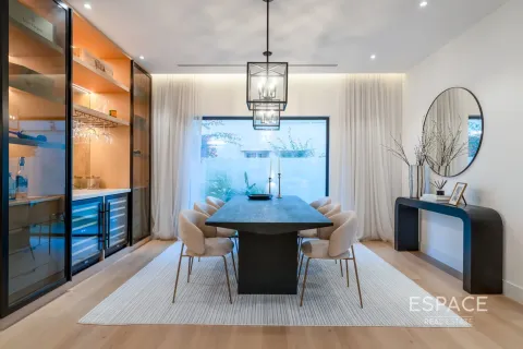 Villa in The Lakes, Dubai 4 bedrooms, 336 sq.m. № 71120 - photo 8