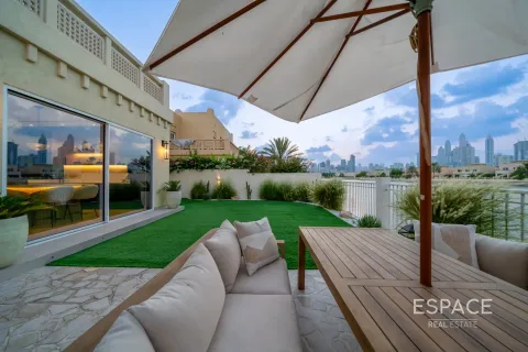 Villa in The Lakes, Dubai 4 bedrooms, 336 sq.m. № 71120 - photo 2