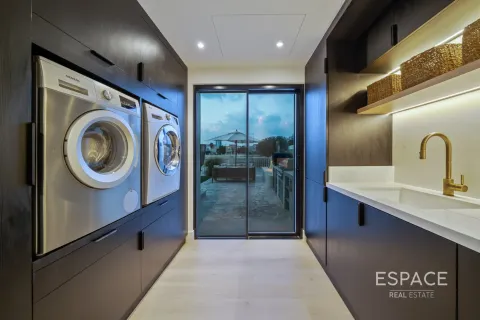 Villa in The Lakes, Dubai 4 bedrooms, 336 sq.m. № 71120 - photo 18