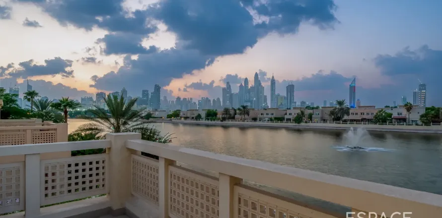 Villa in The Lakes, Dubai 4 bedrooms, 336 sq.m. № 71120