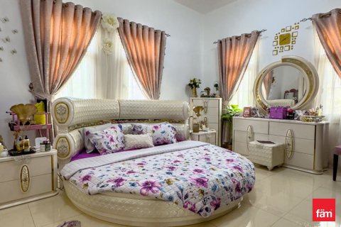 Villa in Dubai 5 bedrooms, 978.3 sq.m. № 50038 - photo 13