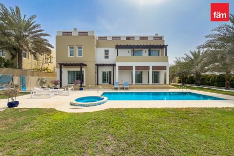 Villa in Dubai 5 bedrooms, 978.3 sq.m. № 50038 - photo 1
