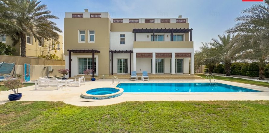 Villa in Dubai 5 bedrooms, 978.3 sq.m. № 50038