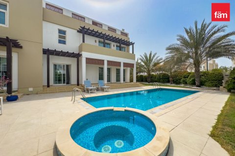 Villa in Dubai 5 bedrooms, 978.3 sq.m. № 50038 - photo 2