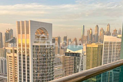 Apartamento en Jumeirah Lake Towers, Dubai, 1 dormitorio, 70 m², № 104739