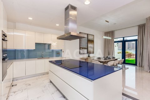 Villa en Palma Residences, Palm Jumeirah, Dubai, 5 dormitorios, 302 m², № 104733 - foto 7