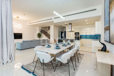 Villa en Palma Residences, Palm Jumeirah, Dubai, 5 dormitorios, 302 m², № 104733 - foto 11
