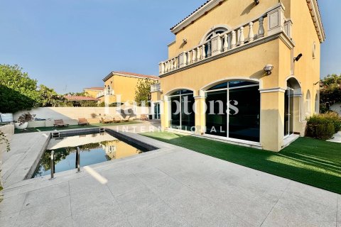 Снять в аренду виллу в Jumeirah Park Homes, Jumeirah Park, Дубай: 5 спален, 527.68904000м², № 63456 - фото 1