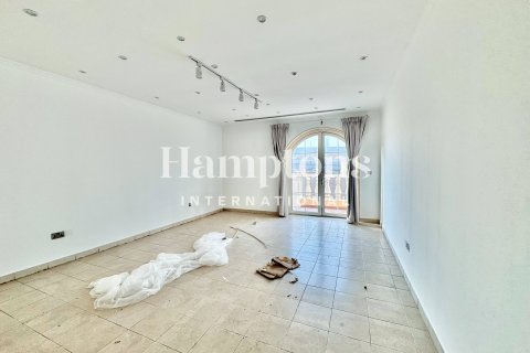 Снять в аренду виллу в Jumeirah Park Homes, Jumeirah Park, Дубай: 5 спален, 527.68904000м², № 63456 - фото 3