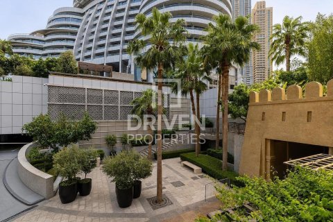 Apartment in Downtown Dubai (Downtown Burj Dubai), Dubai 2 bedrooms, 132.02 sq.m. № 135455 - photo 4