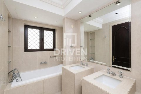 Apartment in Downtown Dubai (Downtown Burj Dubai), Dubai 2 bedrooms, 132.02 sq.m. № 135455 - photo 7