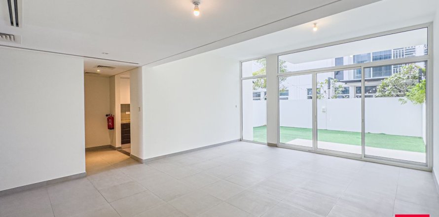 Таунхаус в Дубае, 3 спальни, 190м², № 92110