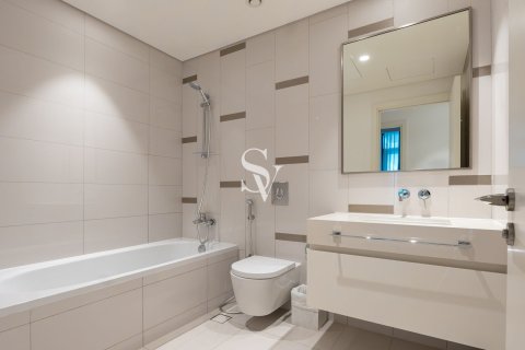Apartment in EMAAR Beachfront, Dubai Harbour, Dubai 2 bedrooms, 106 sq.m. № 102113 - photo 17