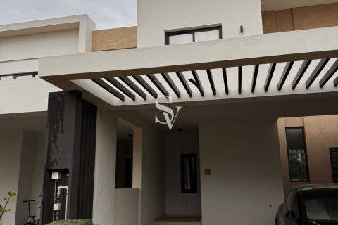 Снять в аренду таунхаус в EMAAR South, Dubai South (Dubai World Central), Дубай: 3 спальни, 138м², № 102112 - фото 7
