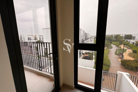 Снять в аренду таунхаус в EMAAR South, Dubai South (Dubai World Central), Дубай: 3 спальни, 138м², № 102112 - фото 4