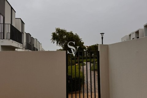 Снять в аренду таунхаус в EMAAR South, Dubai South (Dubai World Central), Дубай: 3 спальни, 138м², № 102112 - фото 3
