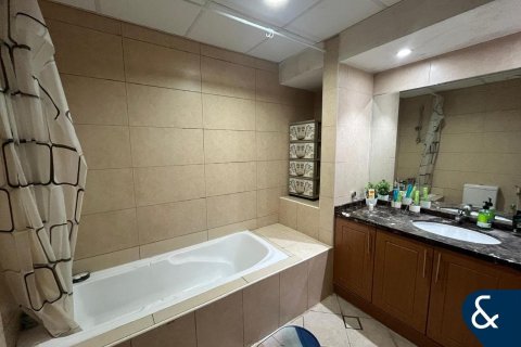 Apartment in Jumeirah Lake Towers, Dubai 2 bedrooms, 183 sq.m. № 98174 - photo 15