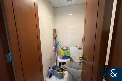 Apartment in Jumeirah Lake Towers, Dubai 2 bedrooms, 183 sq.m. № 98174 - photo 13