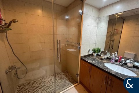 Apartment in Jumeirah Lake Towers, Dubai 2 bedrooms, 183 sq.m. № 98174 - photo 5