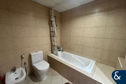 Apartment in Jumeirah Lake Towers, Dubai 2 bedrooms, 183 sq.m. № 98174 - photo 14