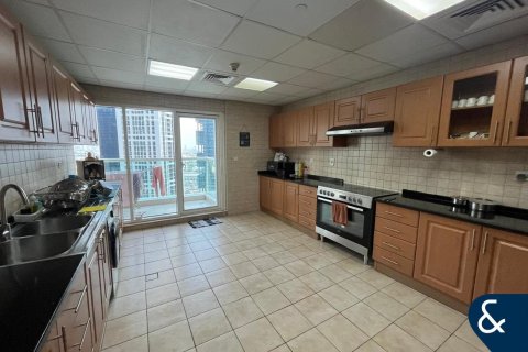 Apartment in Jumeirah Lake Towers, Dubai 2 bedrooms, 183 sq.m. № 98174 - photo 12