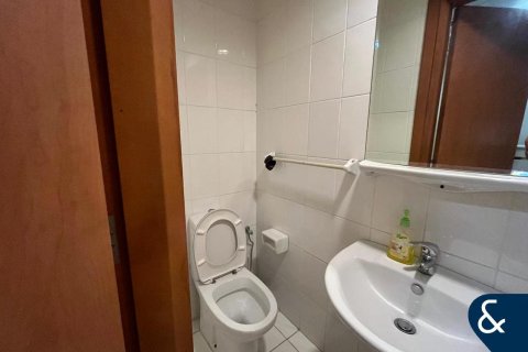 Apartment in Jumeirah Lake Towers, Dubai 2 bedrooms, 183 sq.m. № 98174 - photo 17