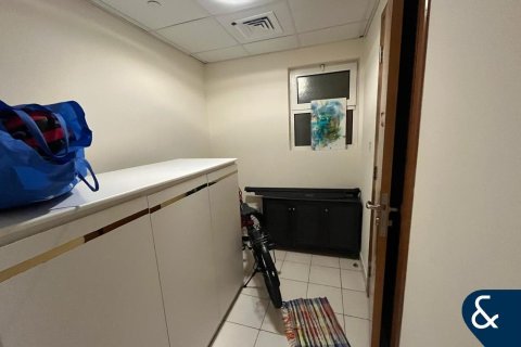 Apartment in Jumeirah Lake Towers, Dubai 2 bedrooms, 183 sq.m. № 98174 - photo 16