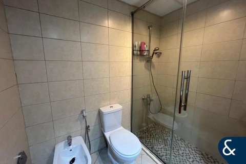 Apartment in Jumeirah Lake Towers, Dubai 2 bedrooms, 183 sq.m. № 98174 - photo 6