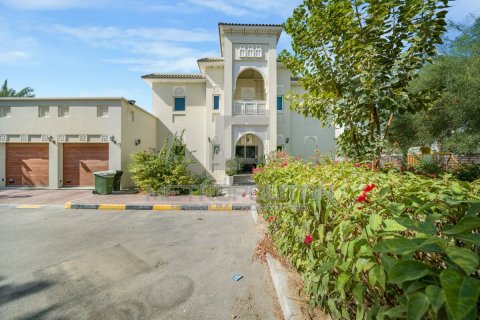 Villa in North Village, Al Furjan, Dubai 4 bedrooms, 600 sq.m. № 73362 - photo 19