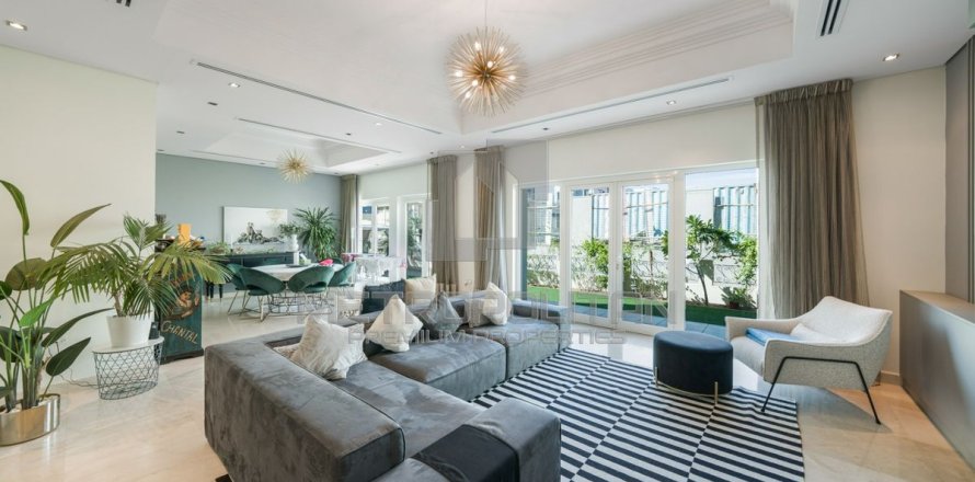 Villa in North Village, Al Furjan, Dubai 4 bedrooms, 600 sq.m. № 73362