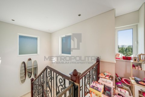 Villa in North Village, Al Furjan, Dubai 4 bedrooms, 600 sq.m. № 73362 - photo 12