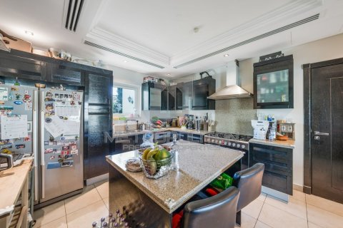 Villa in North Village, Al Furjan, Dubai 4 bedrooms, 600 sq.m. № 73362 - photo 4