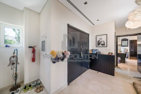 Villa in North Village, Al Furjan, Dubai 4 bedrooms, 600 sq.m. № 73362 - photo 5