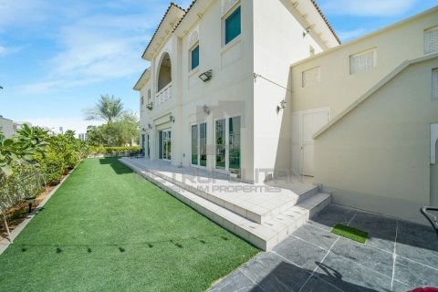 Villa in North Village, Al Furjan, Dubai 4 bedrooms, 600 sq.m. № 73362 - photo 26