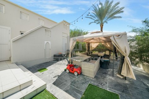 Villa in North Village, Al Furjan, Dubai 4 bedrooms, 600 sq.m. № 73362 - photo 25