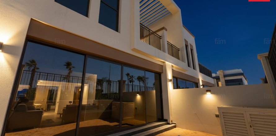 Townhouse in Dubai 5 bedrooms, 201.2 sq.m. № 111900