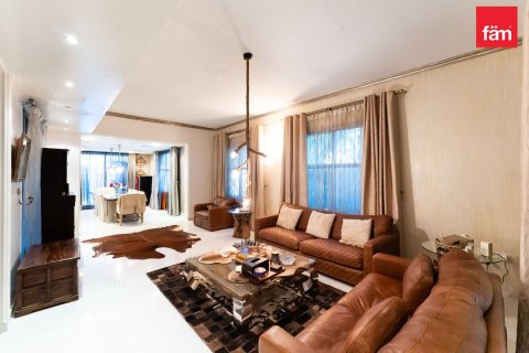 Villa in Wadi Al Safa 2, Dubai 3 bedrooms, 540 sq.m. № 111910 - photo 19