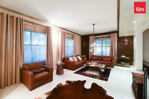 Villa in Wadi Al Safa 2, Dubai 3 bedrooms, 540 sq.m. № 111910 - photo 11