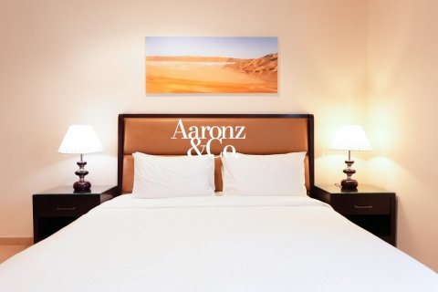 Hotel Apartment in Jumeirah Beach Residence, Dubai 3 bedrooms, 276 sq.m. № 114177 - photo 16