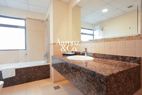 Hotel Apartment in Jumeirah Beach Residence, Dubai 3 bedrooms, 276 sq.m. № 114177 - photo 25