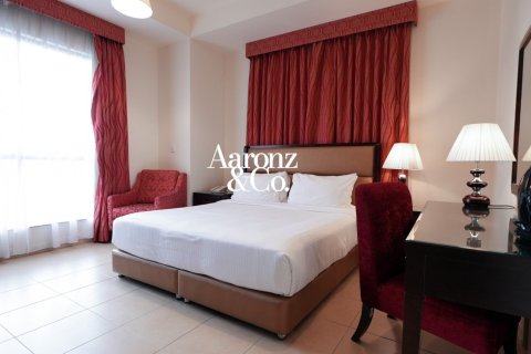 Hotel Apartment in Jumeirah Beach Residence, Dubai 3 bedrooms, 276 sq.m. № 114177 - photo 11