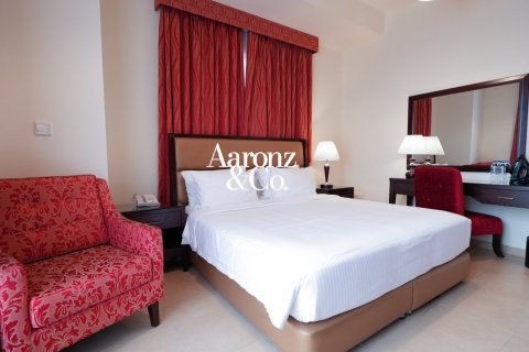 Hotel Apartment in Jumeirah Beach Residence, Dubai 3 bedrooms, 276 sq.m. № 114177 - photo 12