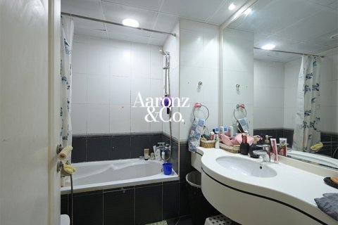 Apartment in Jumeirah Lake Towers, Dubai 1 bedroom, 92 sq.m. № 114171 - photo 10